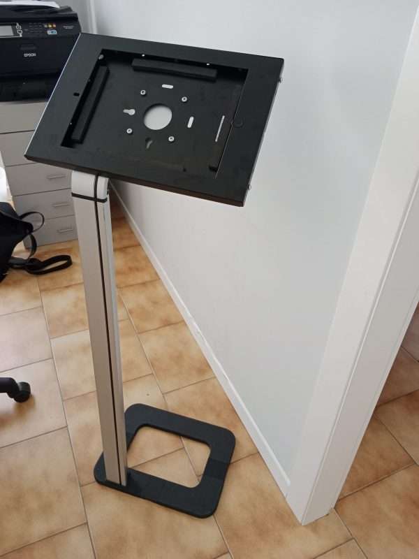 SUPPORTO DA PAVIMENTO CON CUSTODIA DI SICUREZZA PER IPAD/TABLET DA 9.7"-12.9" - immagine 3